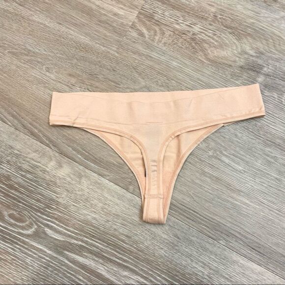 DKNY Womens Seamless Litewear Thong Panty - Picture 2 of 5